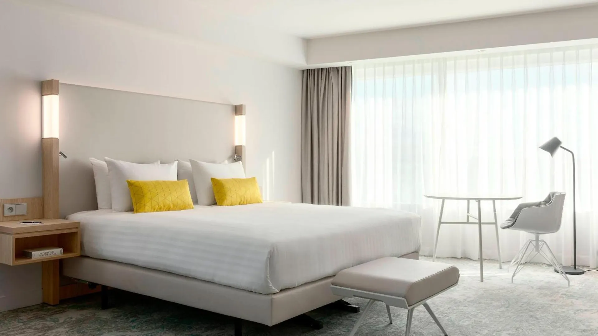Courtyard By Marriott Gare De Lyon 4* Paris